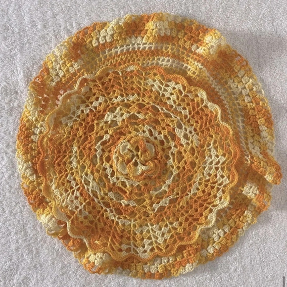 Vintage MCM Orange Handmade Crochet  Knit Doilies - Picture 9 of 9